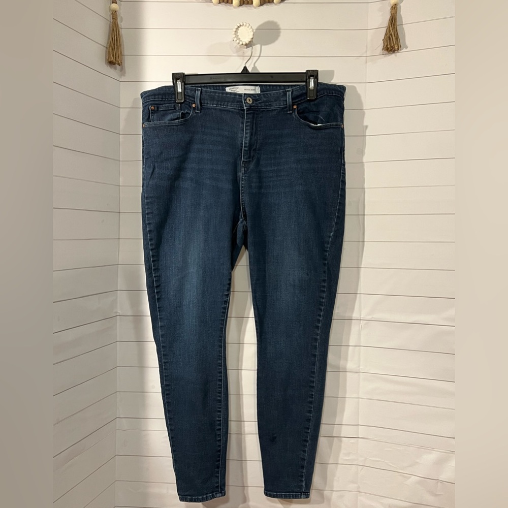 Signature by Levi’s 18W Medium Blue Skiny Jeans